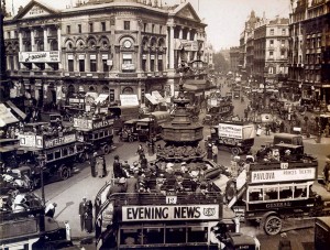 Piccadilly-Circus-traffic-scene,-1919