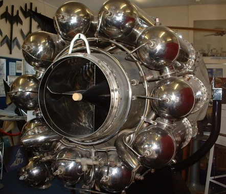 Whittle_Jet_Engine_W2-700