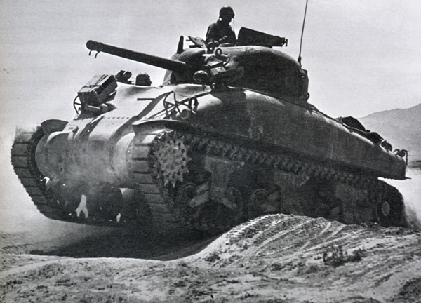 Sherman-tank-of-8th-Army-during-the-advance-on-the-Mareth-Line-1943