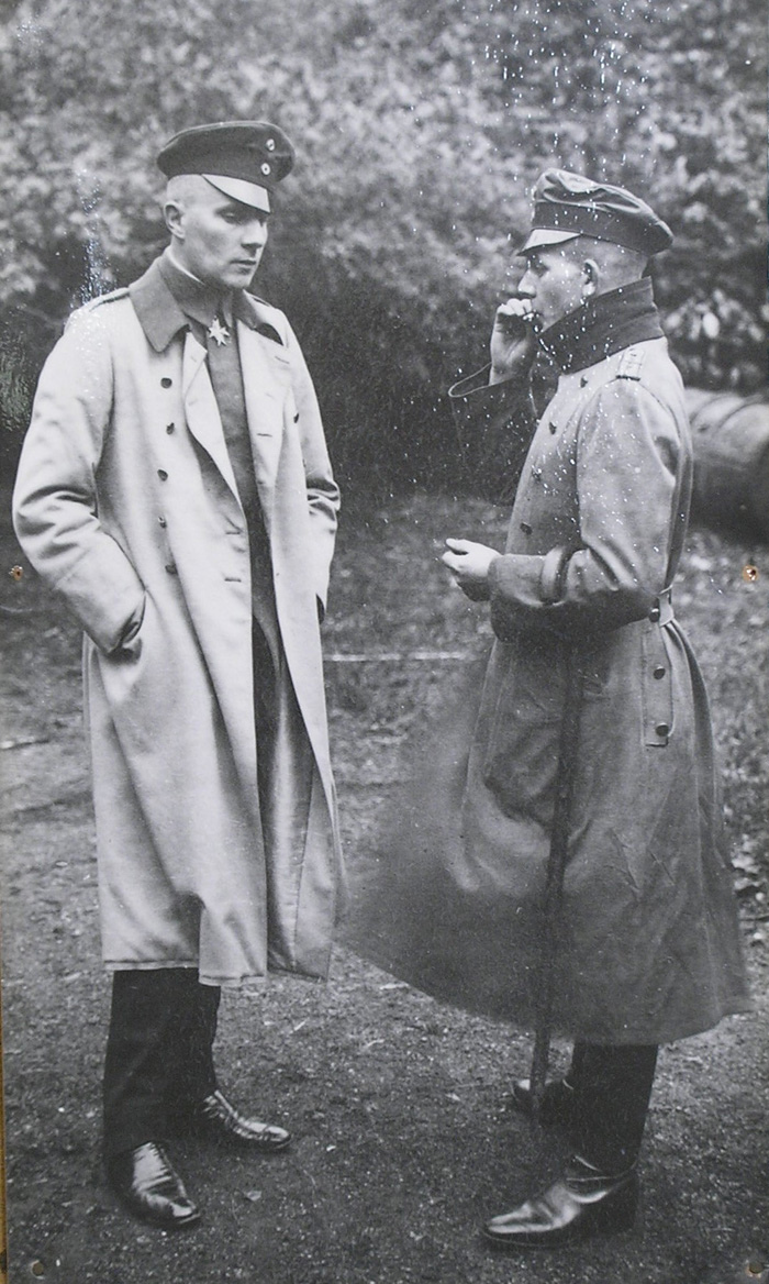 Hauptmann Rudolf Kleine (on the left) took command of Kagohl 3 after Brandenburg suffered serious injury when his aircraft crashed.