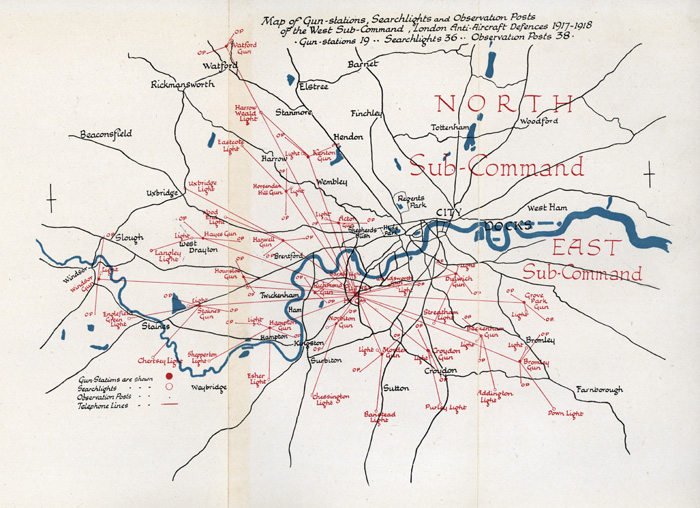 Plan showing the distribution of antiaircraft guns, searchlights, and observation posts across west and south London in 1917-1918.