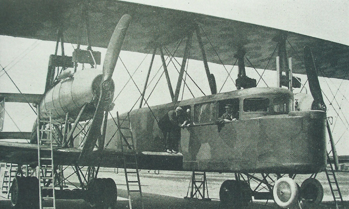 A close-up showing the enclosed cockpit of Giant R25, one of the RVI type Riesenflugzeug.