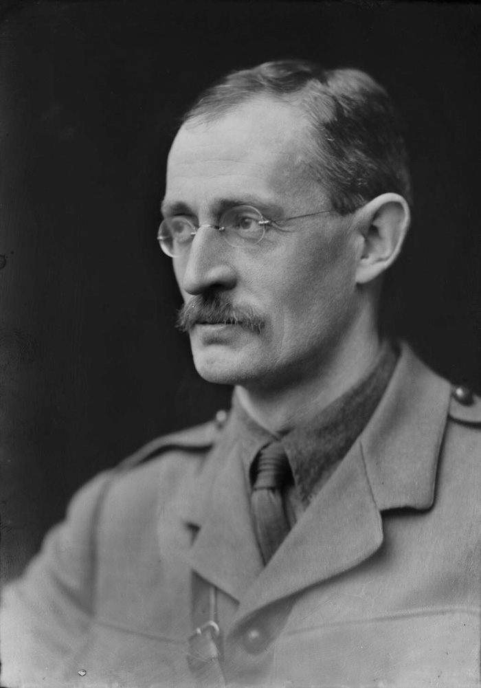 Black and white photograph of war reporter William Beach Thomas. 